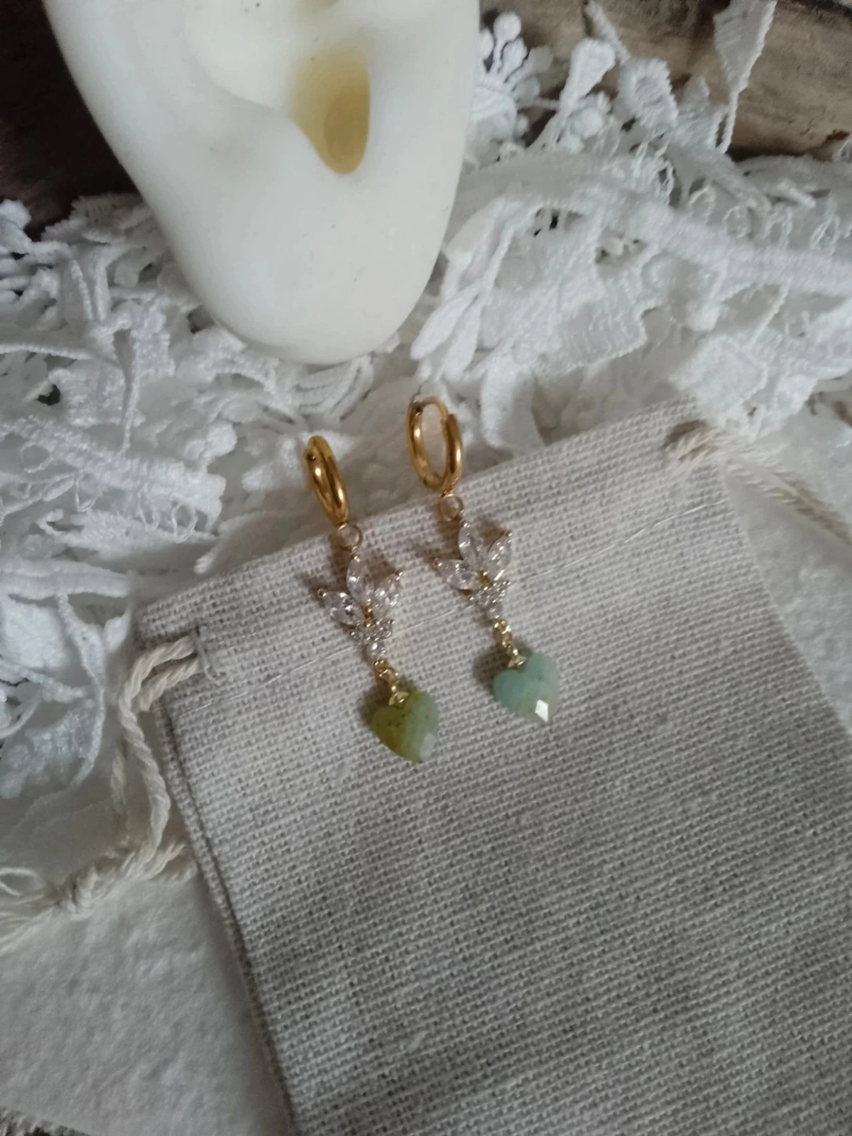 Gouden creolen met zirkonia en stenen harten in chrysoprase – photo 2